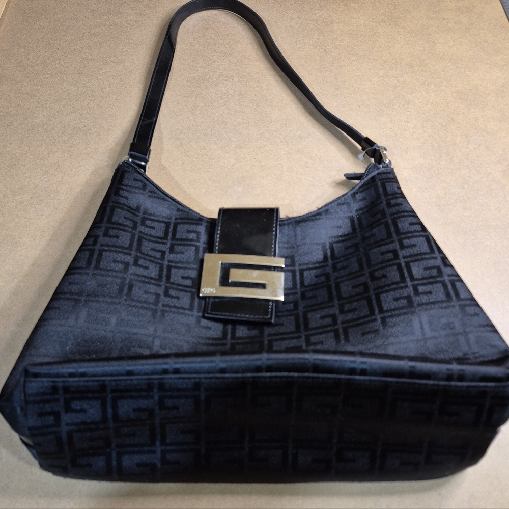 Chic Black Shoulder Bag with Logo Accent